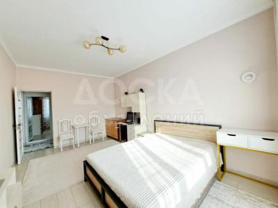 Продаю 2-комнатную квартиру, 52кв. м., этаж - 9/9, Аламедин-1.