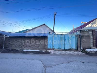 Продаю полдома 1-ком. 27кв. м., этаж-1, 2-сот., стена саман, Крылова.