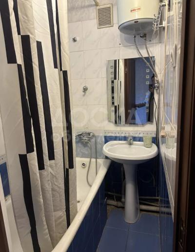 2-комнатную квартиру, 45кв. м., этаж - 3/5, 8 мкр.