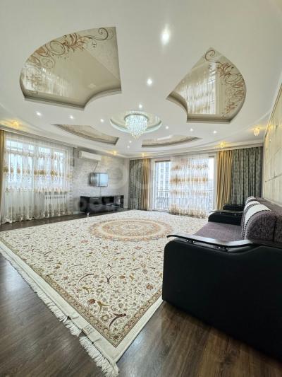 Продаю 3-комнатную квартиру, 116 кв. м., этаж - 6/12, 7 мкр рядом Мечети.