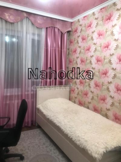 Продаю 4-комнатную квартиру, 74кв. м., этаж - 2/5, мкр. "Аламедин-1".