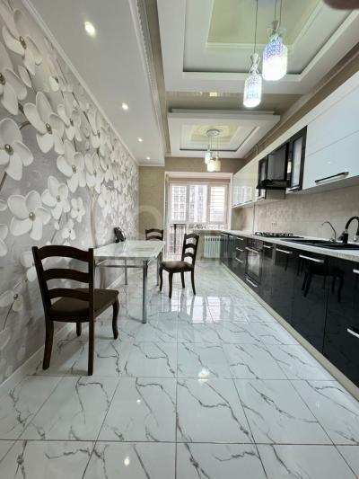 Продаю 3-комнатную квартиру, 116кв. м., этаж - 6/12, 7 мкр рядом с  Мечетью .