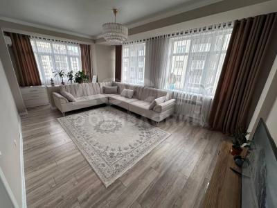 Продаю 2-комнатную квартиру, 68кв. м., этаж - 8/10, Асанбай.