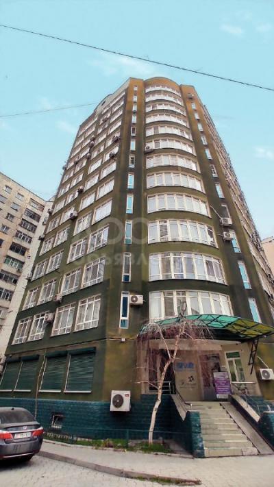 Продаю 3-комнатную квартиру, 110кв. м., этаж - 3/13, Киевская/Советская.