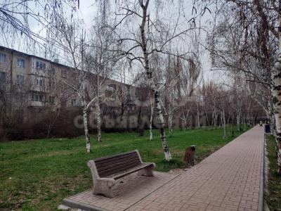 Продаю 2-комнатную квартиру, 42,7кв. м., этаж - 4/4, 11 мкр Куттубаева/Токомбаева .