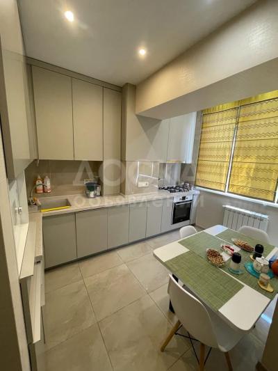 Продаю 2-комнатную квартиру, 58кв. м., этаж - 3/5, Турусбекова 82 .