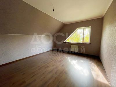 Продаю дом 7-ком. 200кв. м., этаж-2, 4.5-сот., стена кирпич, Ахунбаева/Шукурова.