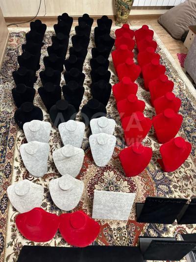 Срочно, недорого! Аксессуары для магазина украшений!