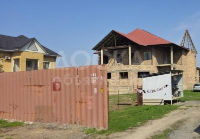 Продаю дом 8-ком. 600кв. м., этаж-2, 20-сот., стена кирпич, ж/м Ала Тоо.