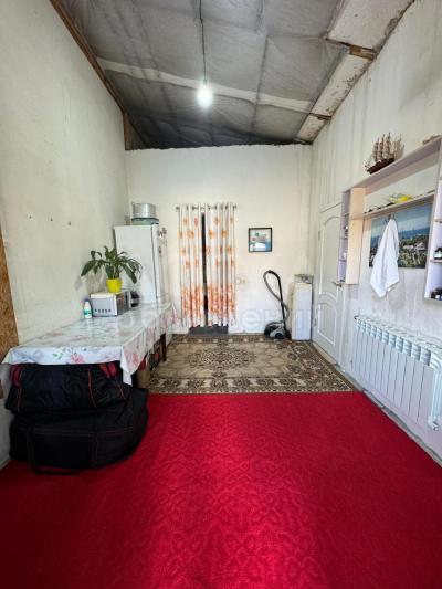 Продаю дом 5-ком. 140кв. м., этаж-2, 4,3 -сот., стена кирпич, Бийиктик 424а .