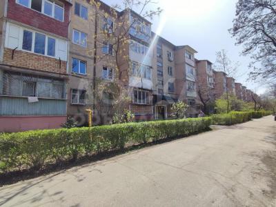 Продаю 3-комнатную квартиру, 58,4кв. м., этаж - 1/4, 6 мкр .