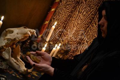 Владею методами старообрядческого колдовства. Решаю проблемы такого характера как (чистка негатива ,защита ,привороты , остуды , рассоры , порчи, разорение конкурентов , помощь в зачатии дитя , заключения договора с Силами на исполнения желания , на омоло