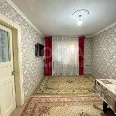 Продаю 3-комнатную квартиру, 46кв. м., этаж - 2/3, аламедин.