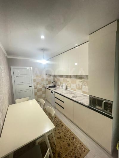 Продаю 2-комнатную квартиру, 60кв. м., этаж - 1/4, гидростроителя 12.