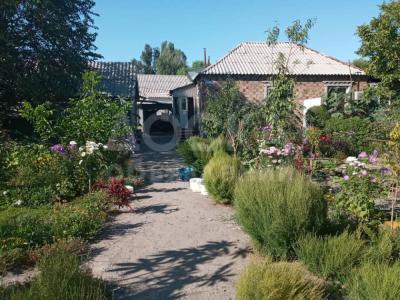 Продаю дом 7-ком. 85кв. м., этаж-1, 6-сот., стена кирпич,  р/н Комунарова.