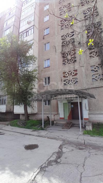 Продаю 1-комнатную квартиру, 52кв. м., этаж - 1/9, Кок-Жар.