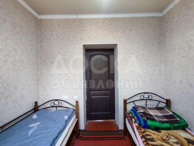 Продаю дом 12-ком. 295кв. м., этаж-1, 5.5-сот., стена кирпич, Ленская/Фучика.