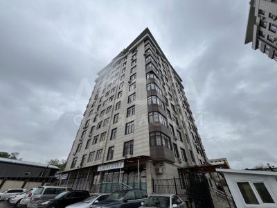 Продаю помещение свободного назначения 970кв. м., Салиева /Ауэзова .