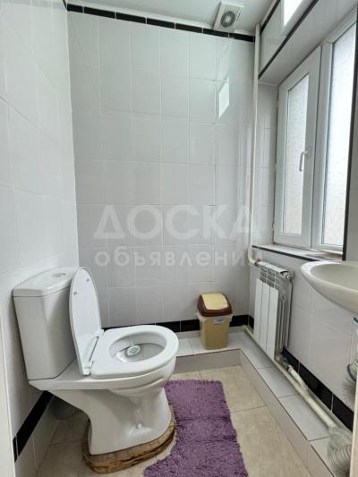 Продаю дом 9-ком. 350кв. м., этаж-2, 5-сот., стена кирпич, Ж/М Алтын-Ордо.