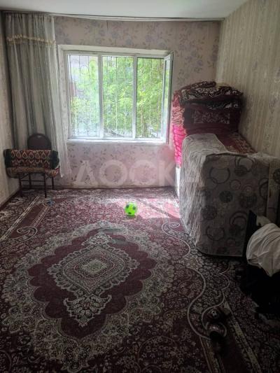 Продаю 1-комнатную квартиру, 35кв. м., этаж - 1/3, мкр Достук.