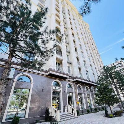 Продаю 4-комнатную квартиру, 171кв. м., этаж - 7/13, 8-мкр-н.