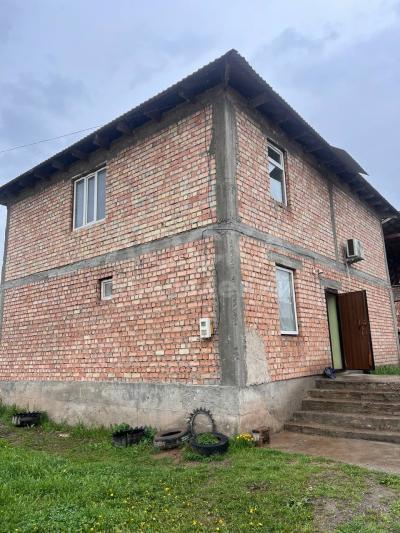 Продаю дом 3-ком. 100кв. м., этаж-1, 4-сот., стена кирпич, Ак-Орго.