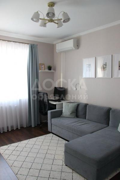 Сдаю 2-комнатную квартиру, 60кв. м., этаж - 2/5,  (Кулатова-Элебаева).