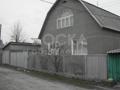 Продаю дом 6-ком. 120кв. м., этаж-2, 5-сот., стена шлакоблок, ул. Восточная 5.