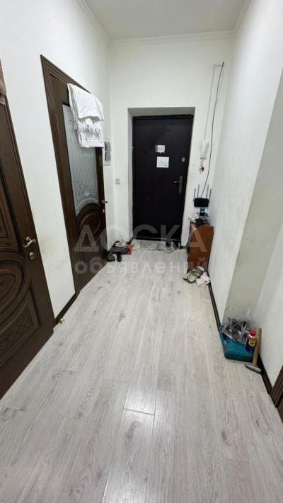 Продаю 2-комнатную квартиру, 67кв. м., этаж - 2/11,  Ч.Валиханова 2/11, Проспект Чуй/Чолпон Атинская ( напротив Академии МВД ).