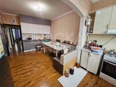 Продаю 3-комнатную квартиру, 101кв. м., этаж - 9/9, 11-микрорайон.