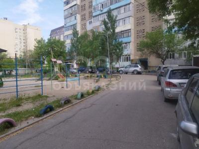 Продаю 4-комнатную квартиру, 92кв. м., этаж - 2/9, мкр Джал 23.