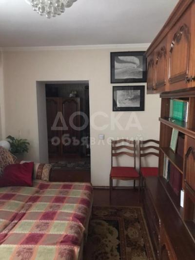 Продаю полдома 4-ком. 40кв. м., этаж-1, 3-сот., стена кирпич,  переулок Новосибирская 39.