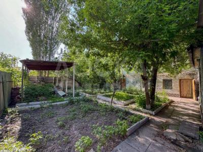 Продаю дом 8-ком. 220 м 2кв. м., этаж-2, 3,2-сот., стена другое, пер.Саруйский /Васильева .