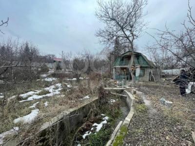 Продаю дачу 3-ком. 55кв. м., этаж-2, 7-сот., стена кирпич, с. Баш-Кара-Суу.