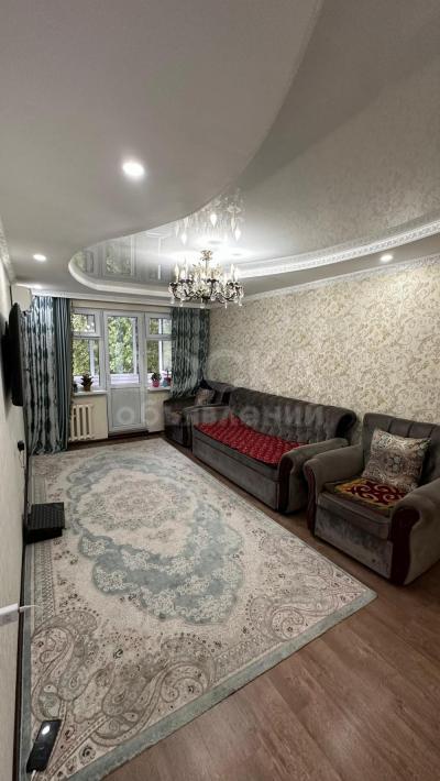 Продаю 3-комнатную квартиру, 58кв. м., этаж - 3/5, 8 микрорайон.