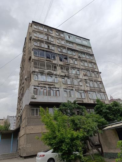 Продаю 2-комнатную квартиру, 56кв. м., этаж - 2/9, золотой квадрат.