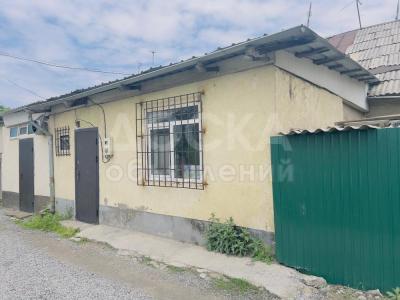 Продаю 2-комнатную квартиру, 50кв. м., этаж - 1/1, Ошский рынок.