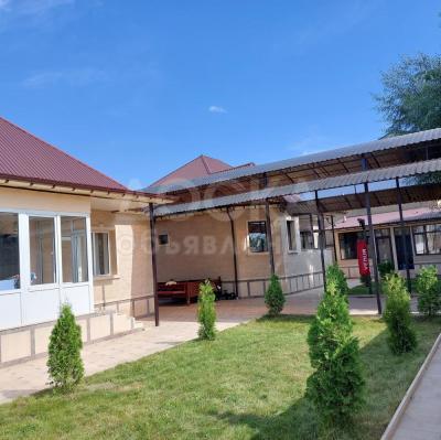 Продаю дом 8-ком. 210кв. м., этаж-1, 8-сот., стена кирпич, Ак Орго.газ.центральный канализация,радом школа,стадио.садик..