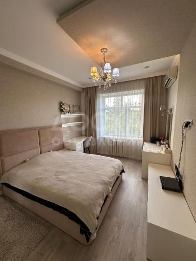 Продаю 4-комнатную квартиру, 164кв. м., этаж - 4/10, Исанова Боконбаева.