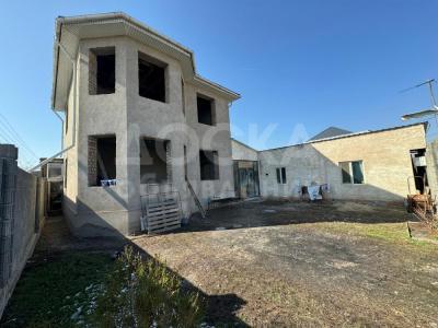 Продаю дом 6-ком. 140+80кв. м., этаж-2, 4,3-сот., стена кирпич, Ак - Ордо 1, ул. Бийиктик 424а.