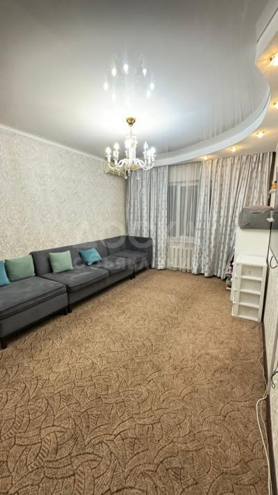 Продаю 2-комнатную квартиру, 48кв. м., этаж - 1/9, 10 микрорайон.