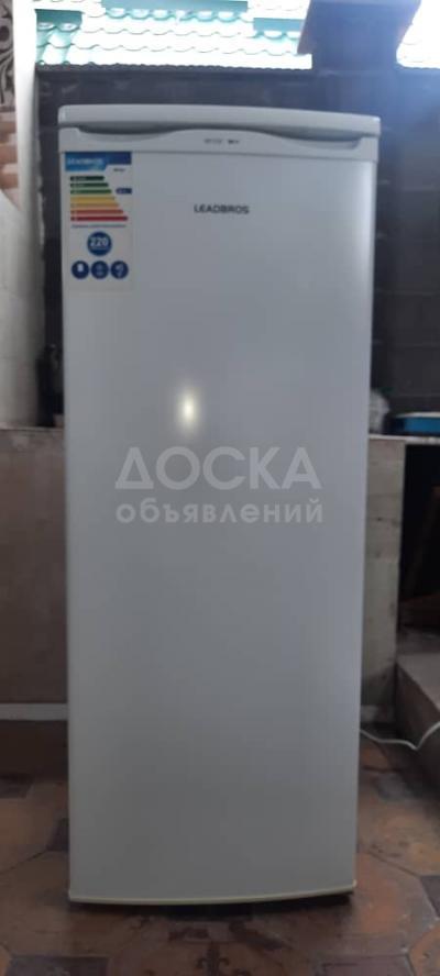 Продаю вертикальный морозильник, 230 литров.