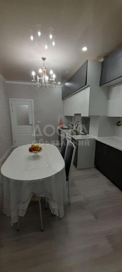 Продаю 2-комнатную квартиру, 76кв. м., этаж - 11/13, 4 мкр, Ахунбаева/Каралаева.