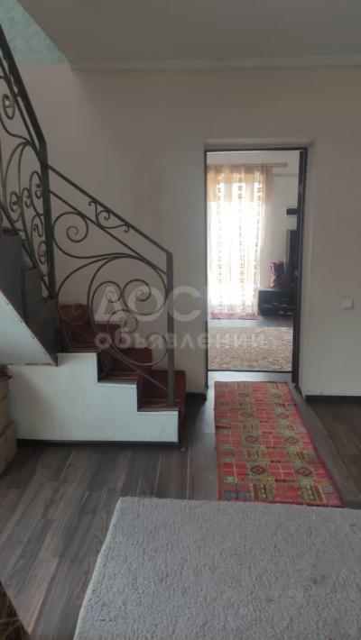 Продаю дом 6-ком. 170кв. м., этаж-2, 3-сот., р-он Ошского рынка..