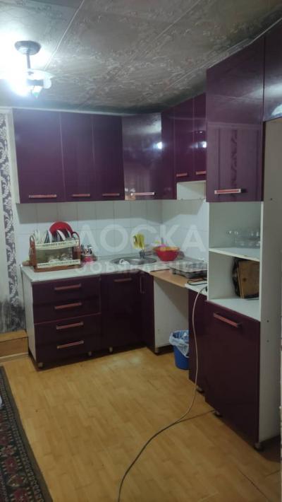 Продаю дом 3-ком. 60кв. м., этаж-1, 6-сот., стена кирпич, недалеко от Ошского рынка.