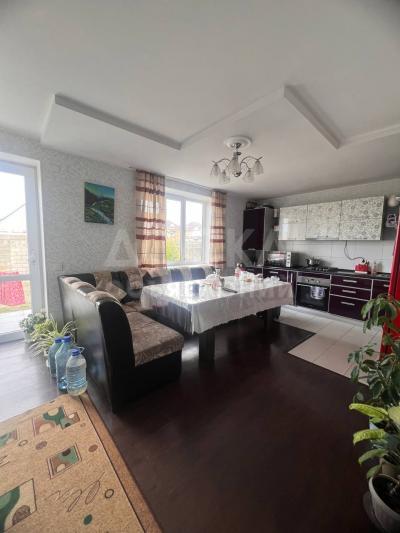 Продаю дом 6-ком. 211кв. м., этаж-2, 5,3-сот., стена кирпич, Ак-Ордо.