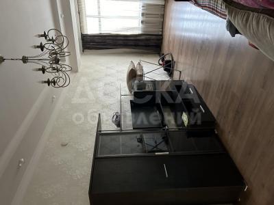 Продаю 2-комнатную квартиру, 79 мкв. м., этаж - 8/12, Байтик Баатыра 53.