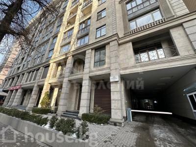 Продаю 5-комнатную квартиру, 652кв. м., этаж - 10/11, Золотой квадрат, Раззакова/Боконбаева.