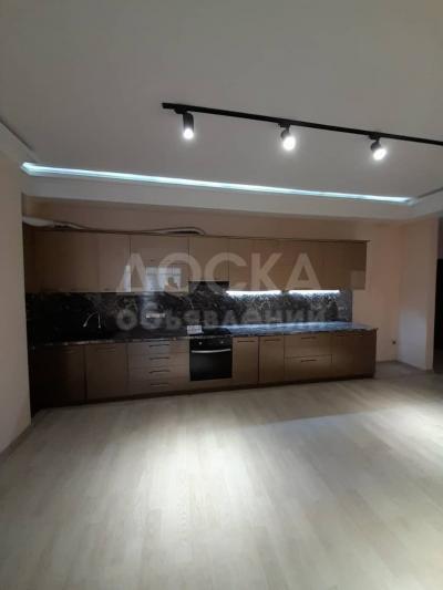 Продаю 4-комнатную квартиру, 222кв. м., этаж - 3/13, Орозбекова/Московская , Золотой квадрат .