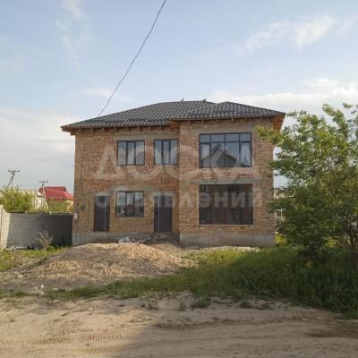 Продаю дом 5-ком. 200кв. м., этаж-2, 4-сот., стена кирпич, ж/м Ак Ордо.